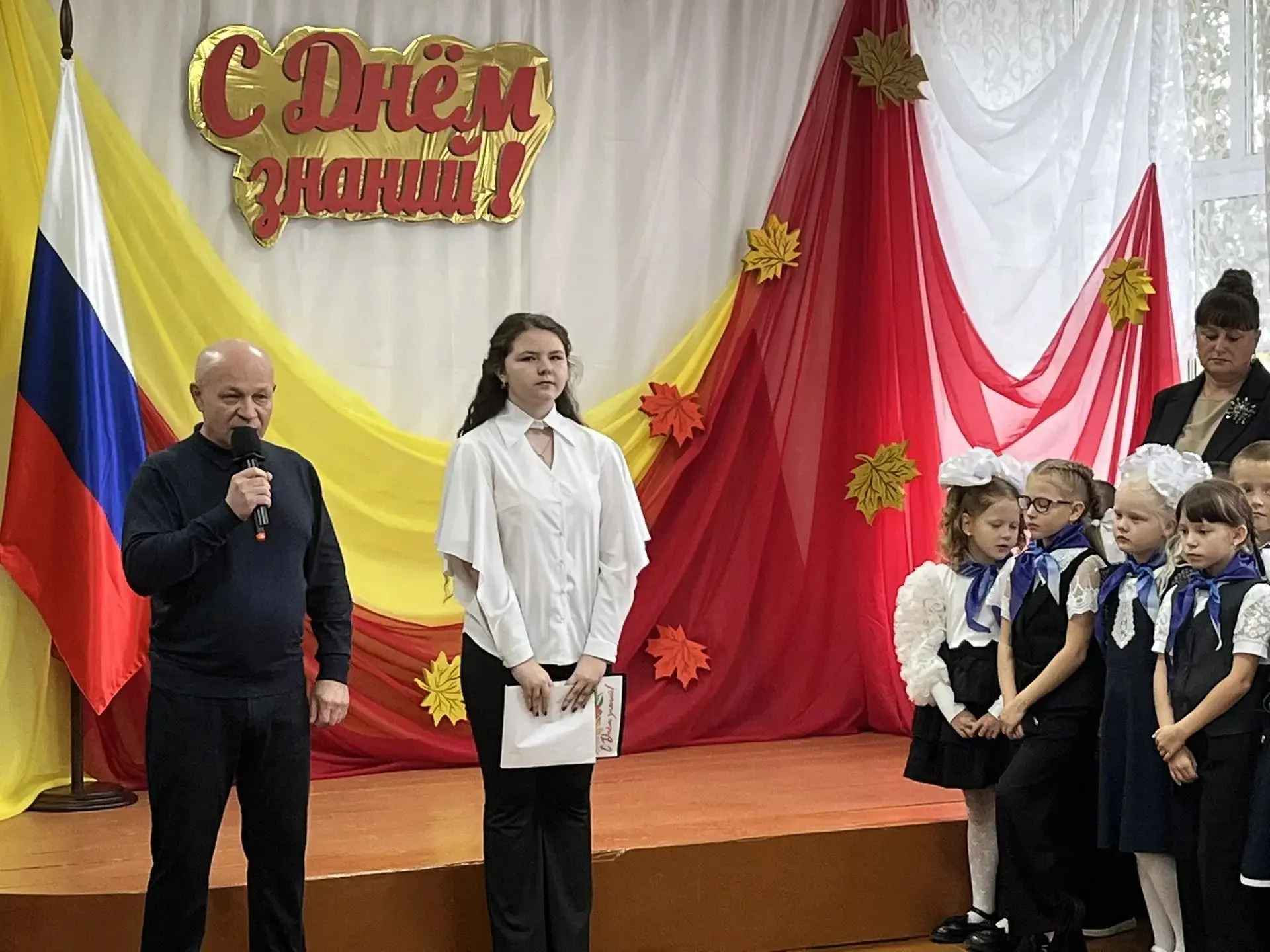 Сегодня, 1 сентября, в школе № 4 прошла торжественная линейка, посвящённая Дню знаний. ...