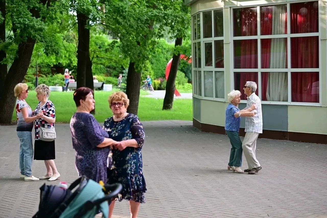 💃Каждое воскресенье Парк Победы в Новокуйбышевске превращается в настоящую танцевальную площадку по