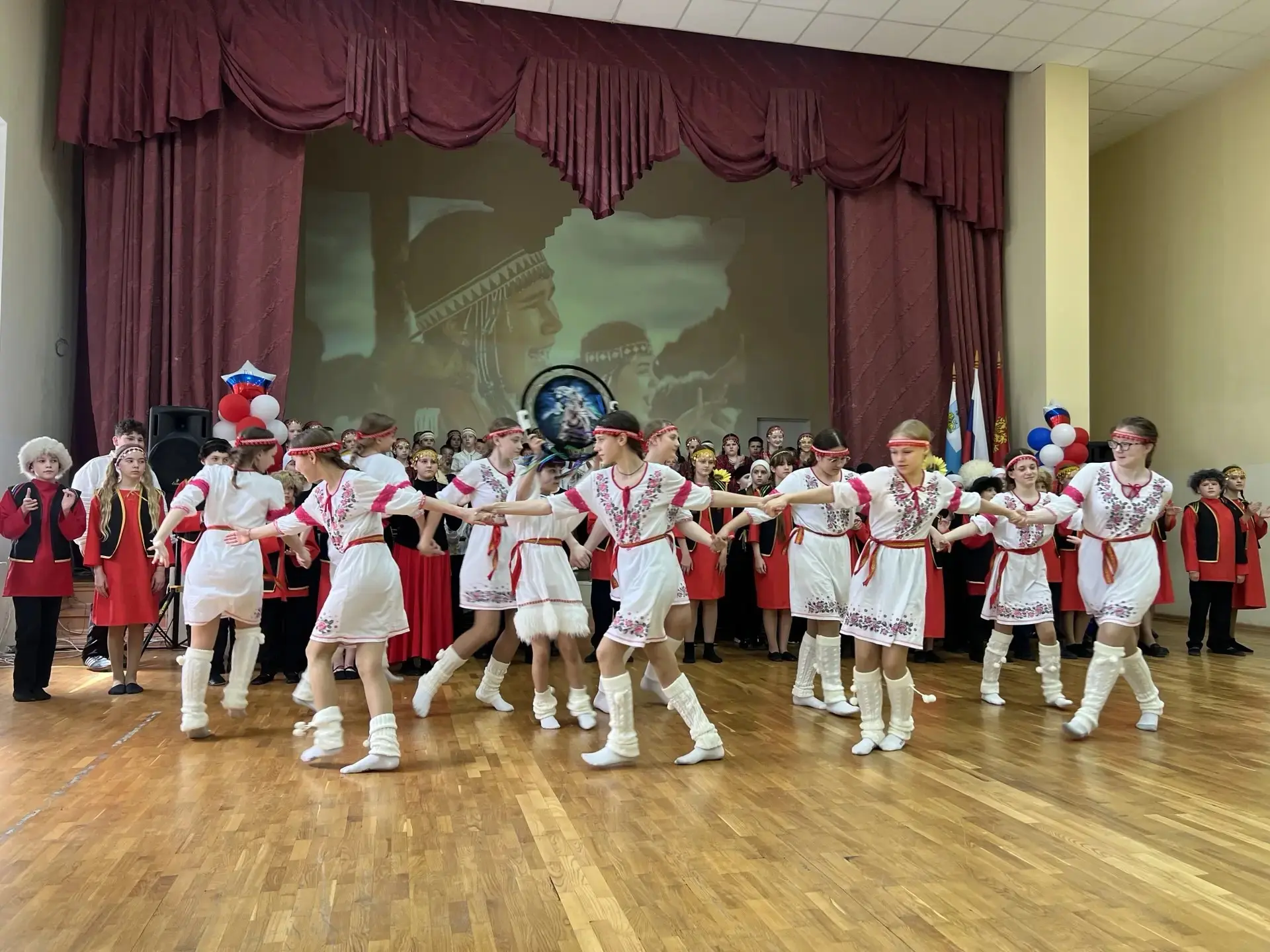 🌟 В Борисовском округе ярко завершился фестиваль народов России: 2000 сердец в танце единства  20 ма