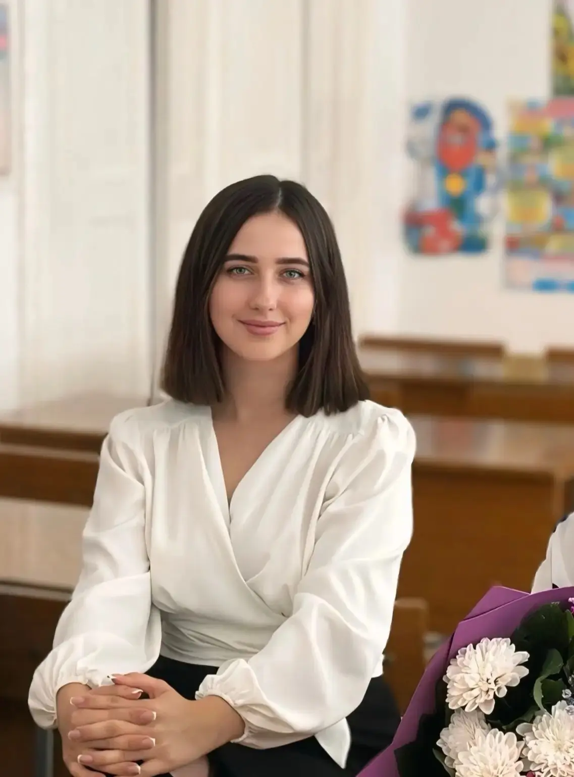 Поздравляем с Днём учителя Водолазову Карину Николаевну💐