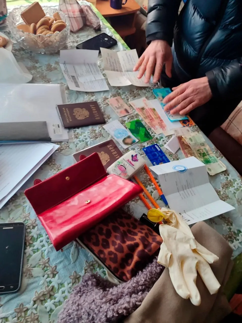 ⚡️Жительница Донецка умудрилась присвоить 5 чужих квартир — за это сядет на 6 лет колонии