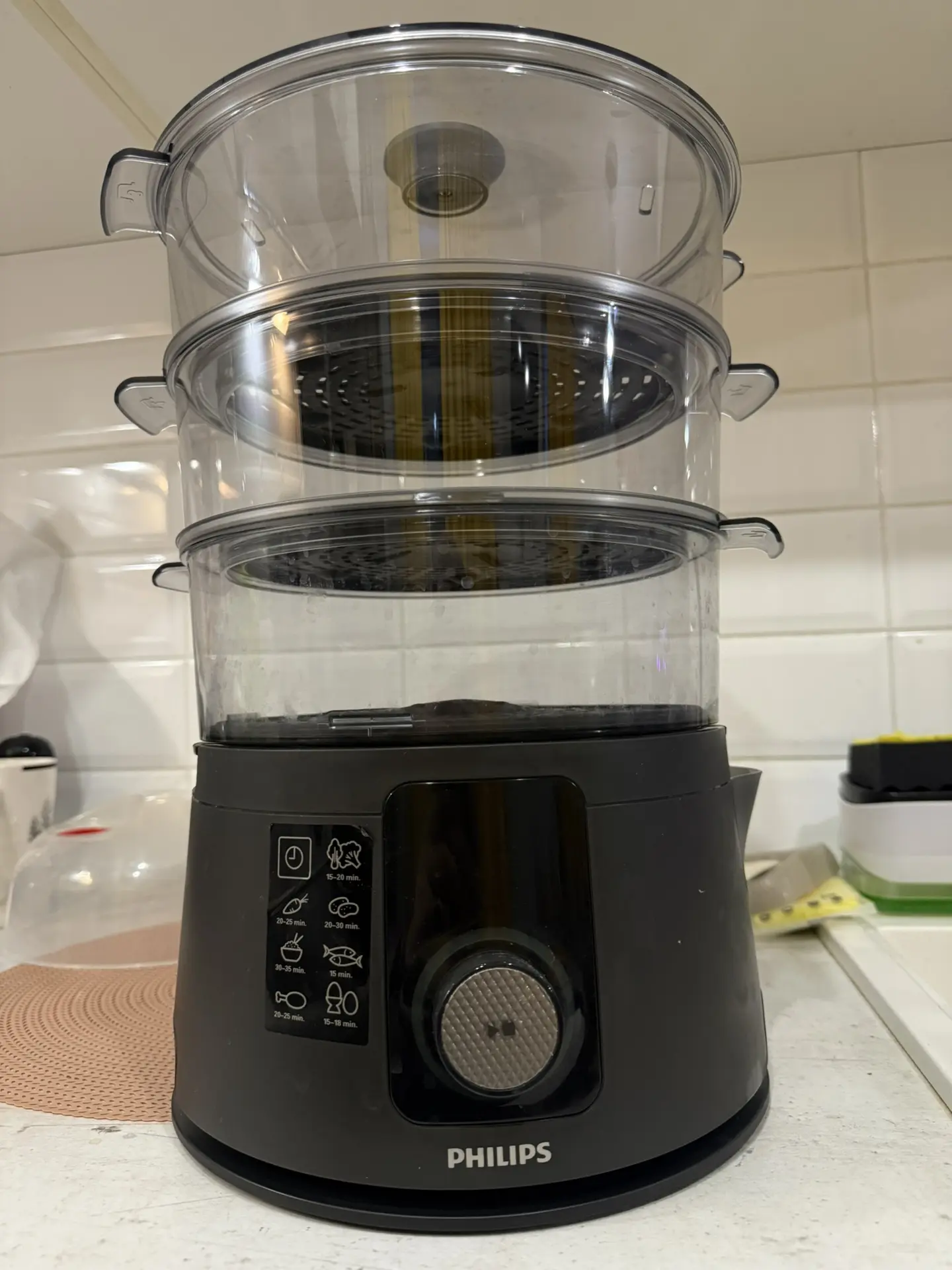 Продаю пароварку Philips HD9149