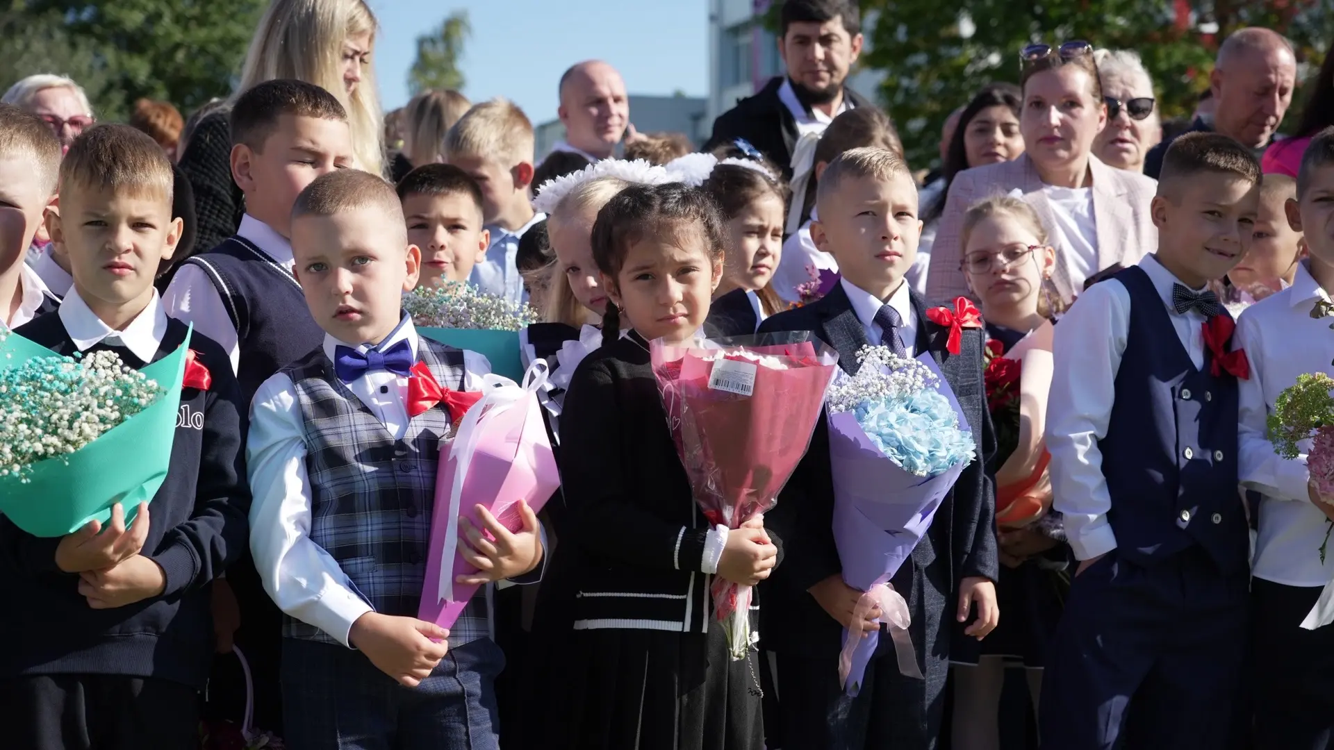 Первое сентября – особенный, светлый день, который объединяет каждую семью. Погода сего...