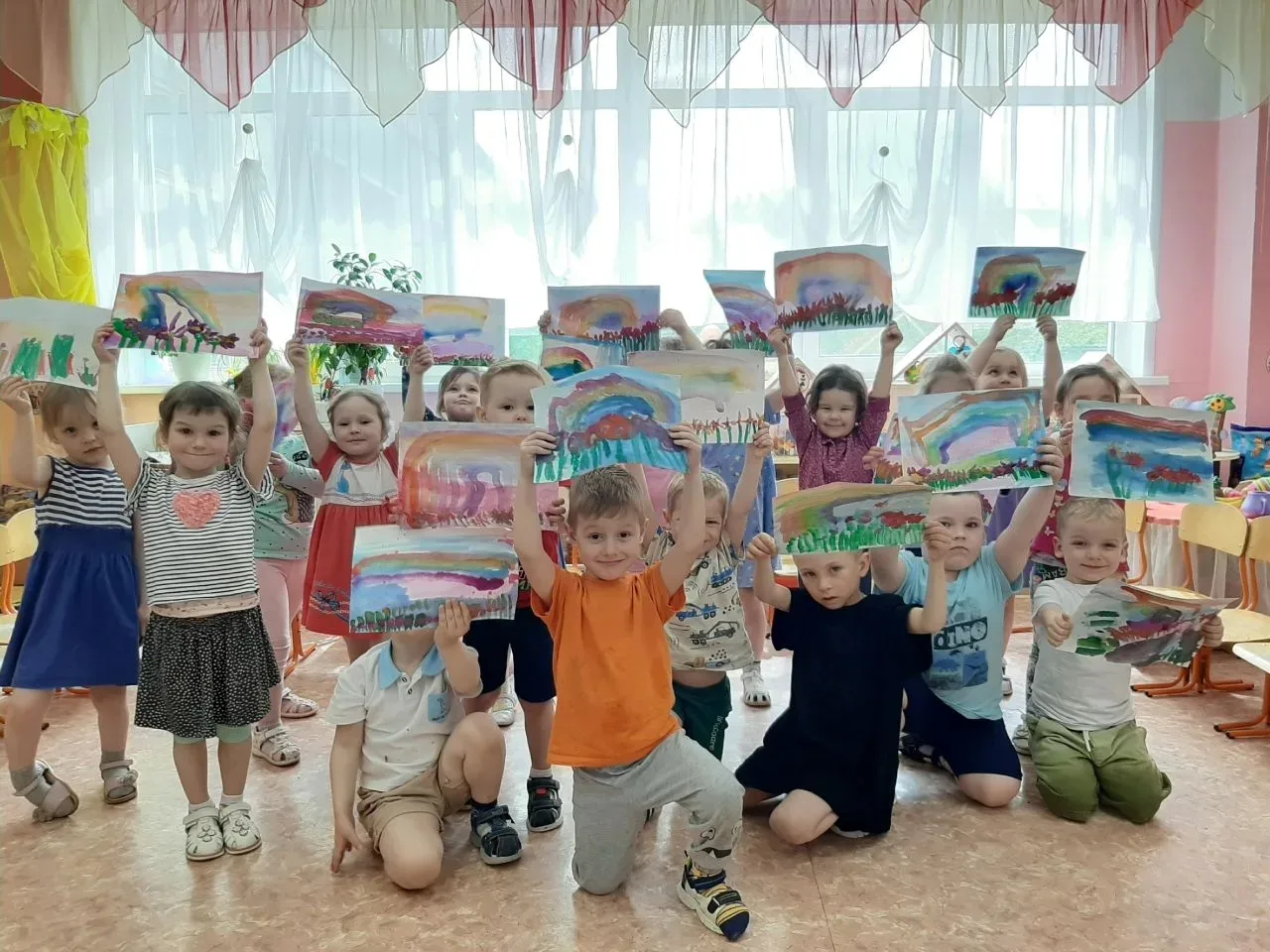 Как увидеть мир глазами ребёнка? Просто посмотрите на его рисунок природы 🌈! 
На занятии малыши пре
