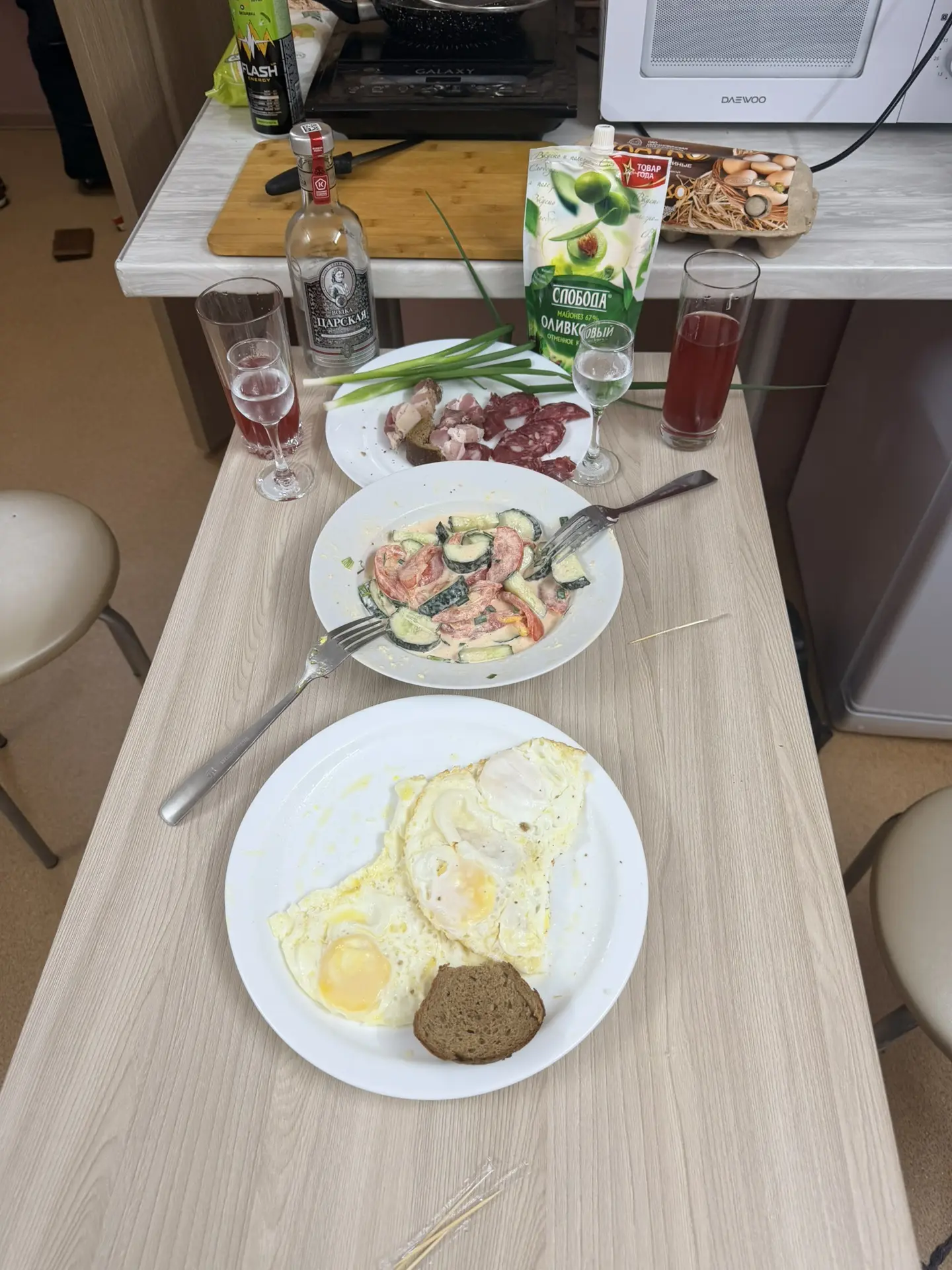 Всем Салют)#ВАХТА#ДУДИНКА#

Привет, сейчас пьём!

👉 Прислать пост👈