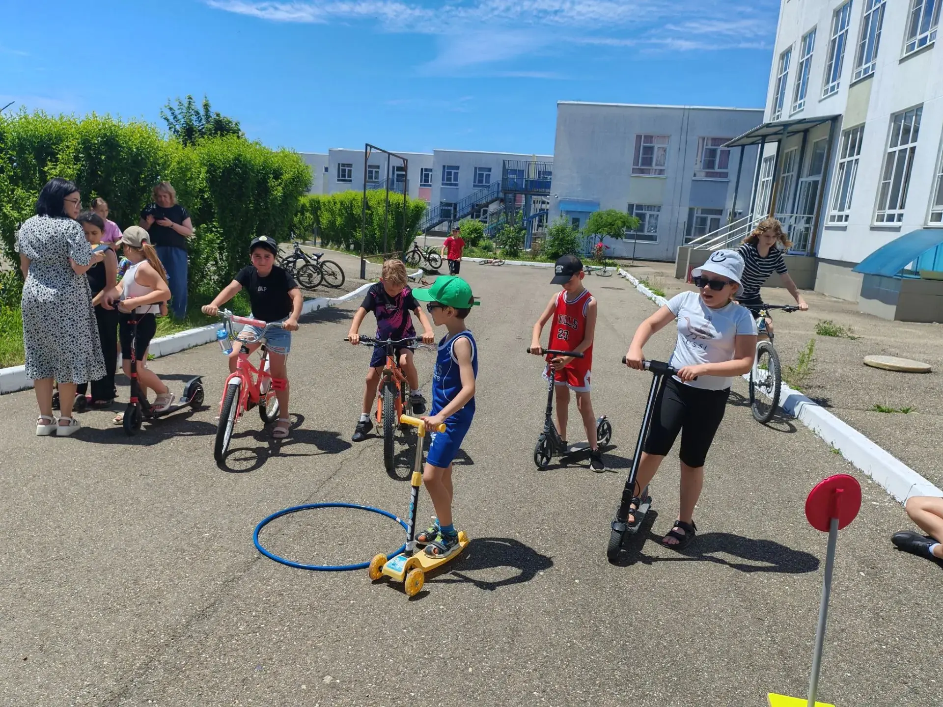🚲 В пришкольном лагере "Радуга" прошёл увлекательный велозабег! 🚲

Сегодня в нашем лагере прошёл н