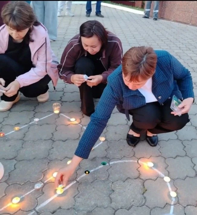 Всероссийская акция «Свеча памяти»
Помним. Скорбим. Чтим.
В День памяти и скорби у мемориала погибши