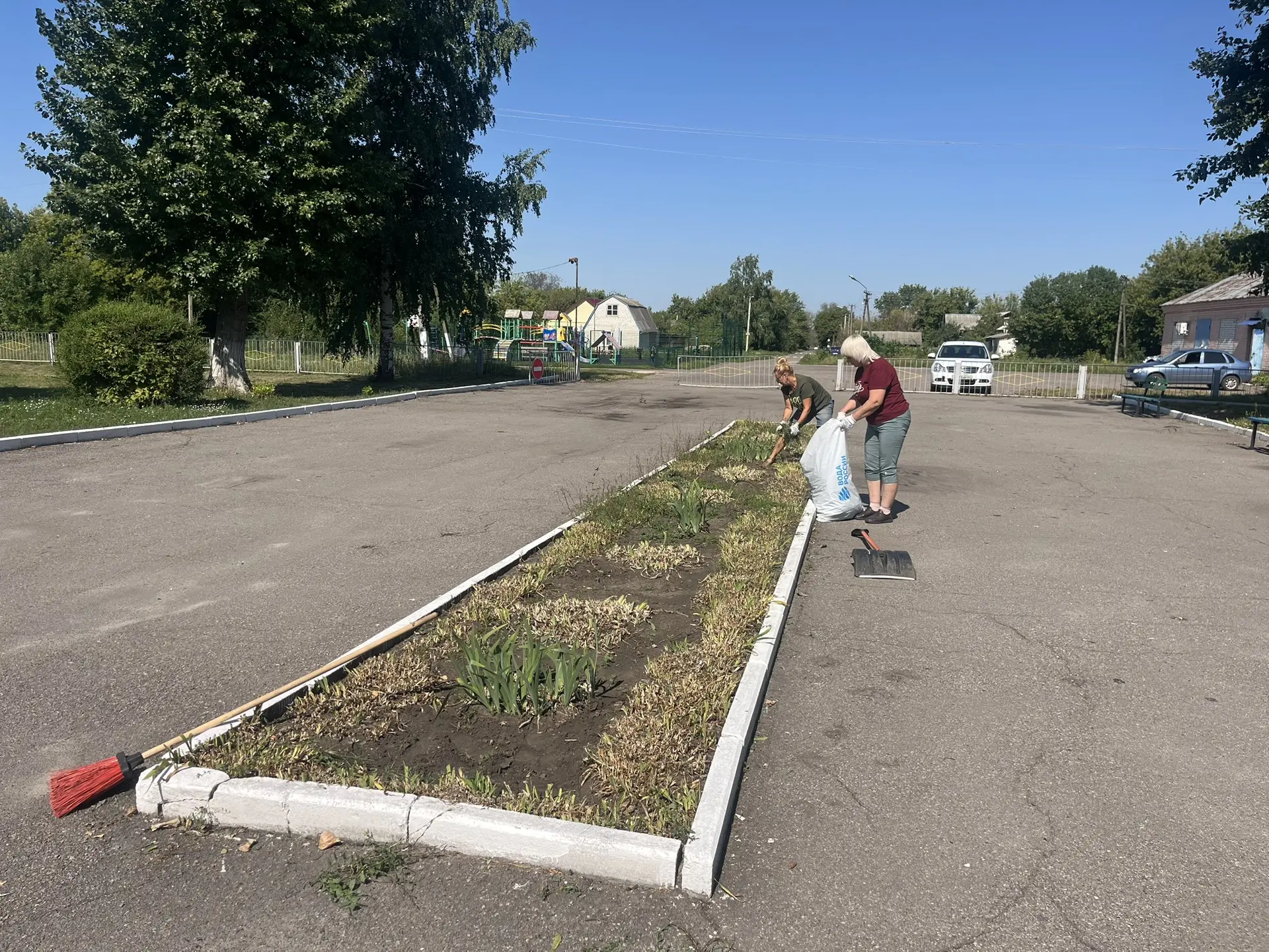 В преддверии празднования Дня Государственного Флага Российской Федерации сотрудники ад...