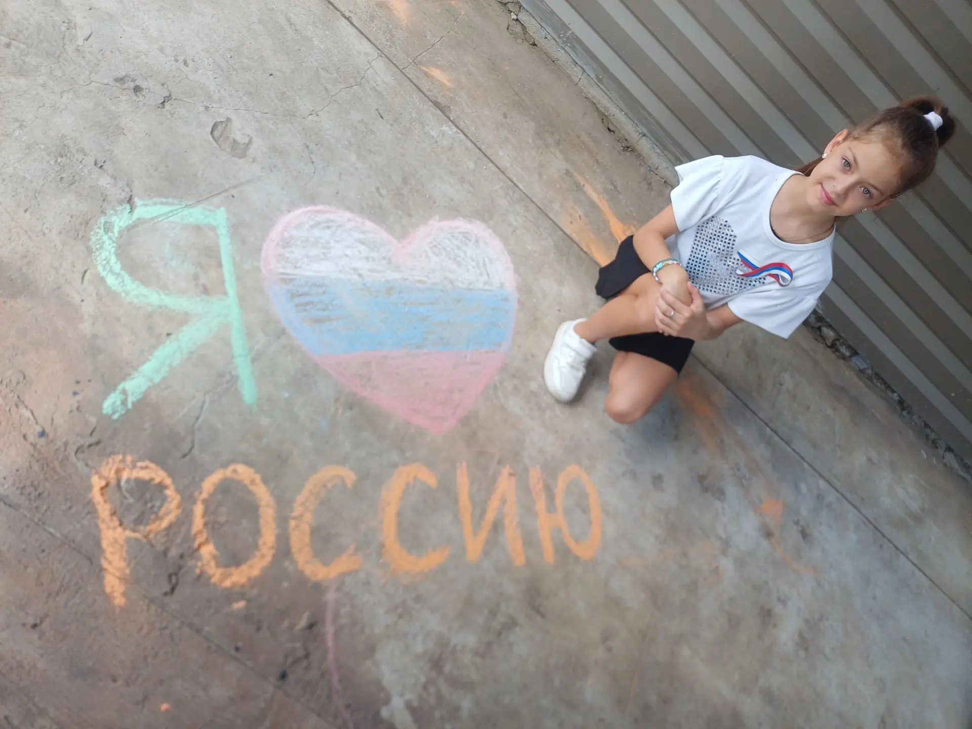 В преддверии Дня Государственного флага Российской Федерации проходит яркая и трогатель...