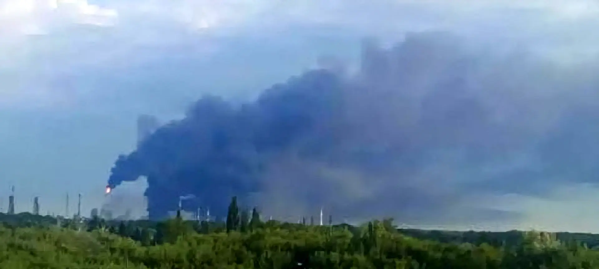 🛩️ Вражеские дроны атаковали завод в Туймазинском районе — без жертв, но с пожаром