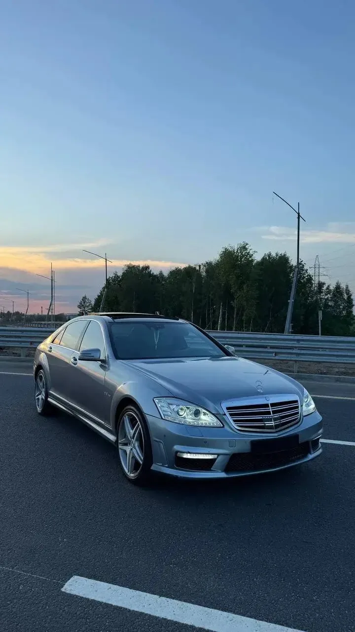 Mercedes-Benz S-Klass
5.5 АКПП 2007 год 

Кто искал себе живой экземпляр , вам по адресу 

живая эск
