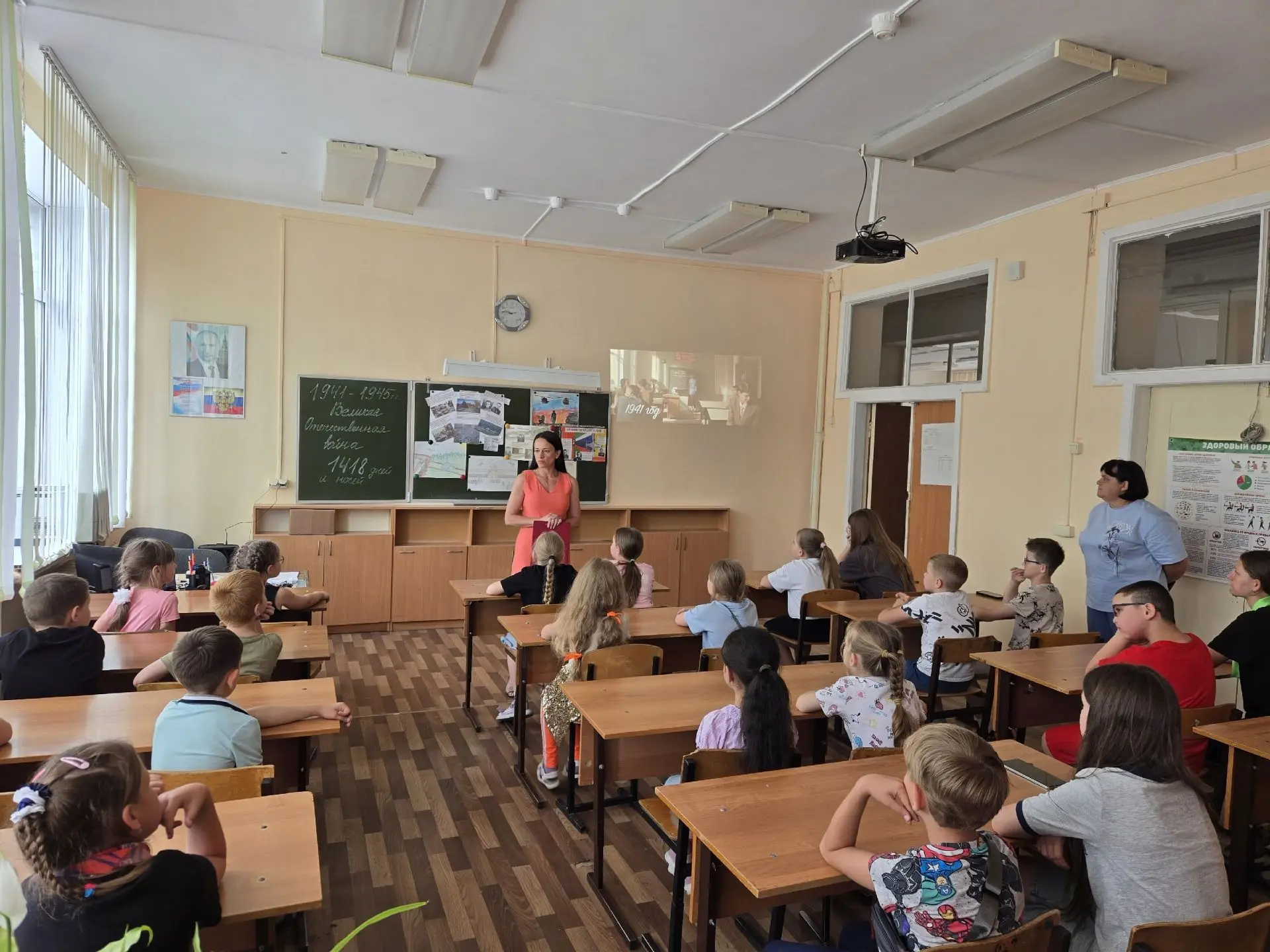 22 июня - День памяти и скорби в пришкольном лагере "Цветик-Семицветик"

 Сегодня, в трагическую дат