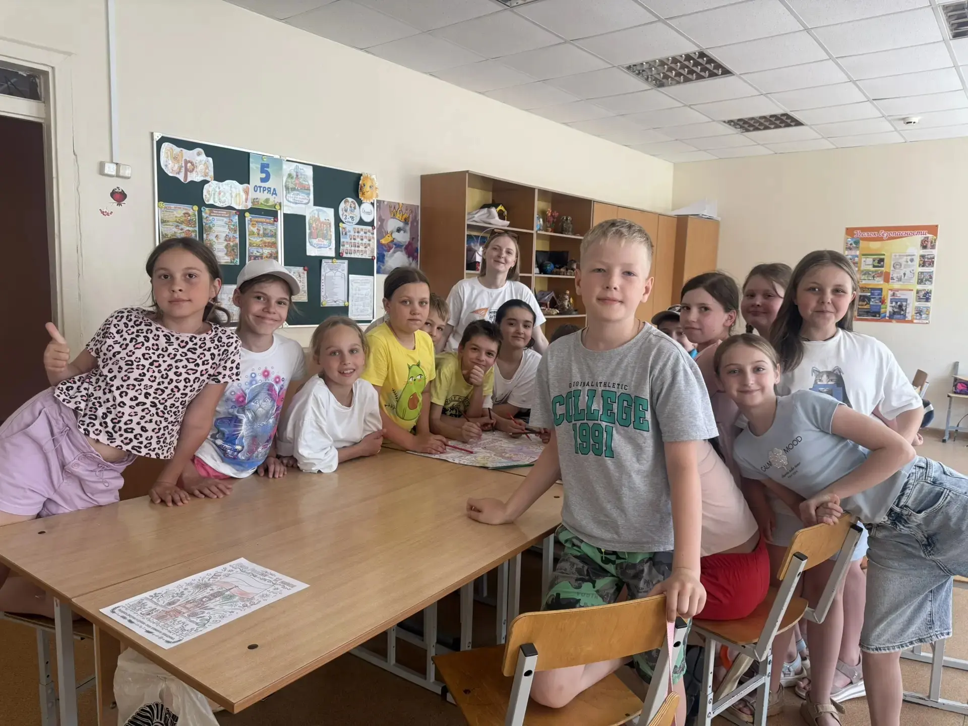 🇷🇺 День России: творчество и знания в 5 отряде! 🇷🇺

В преддверии Дня России ребята из 5‑го отряд