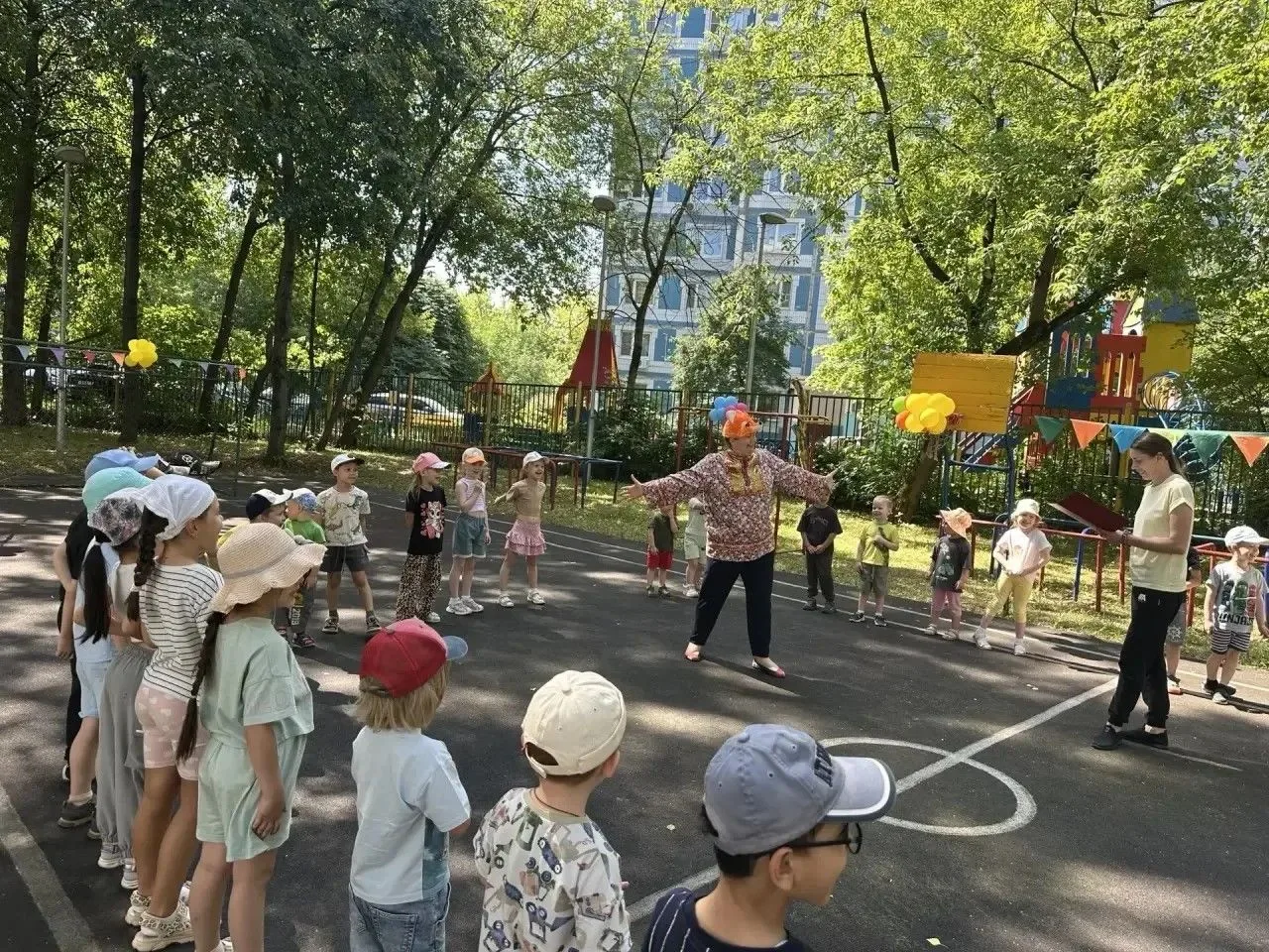 В летних дошкольных группах прошел тематический досуг на сплочение детского коллектива и дружеского 
