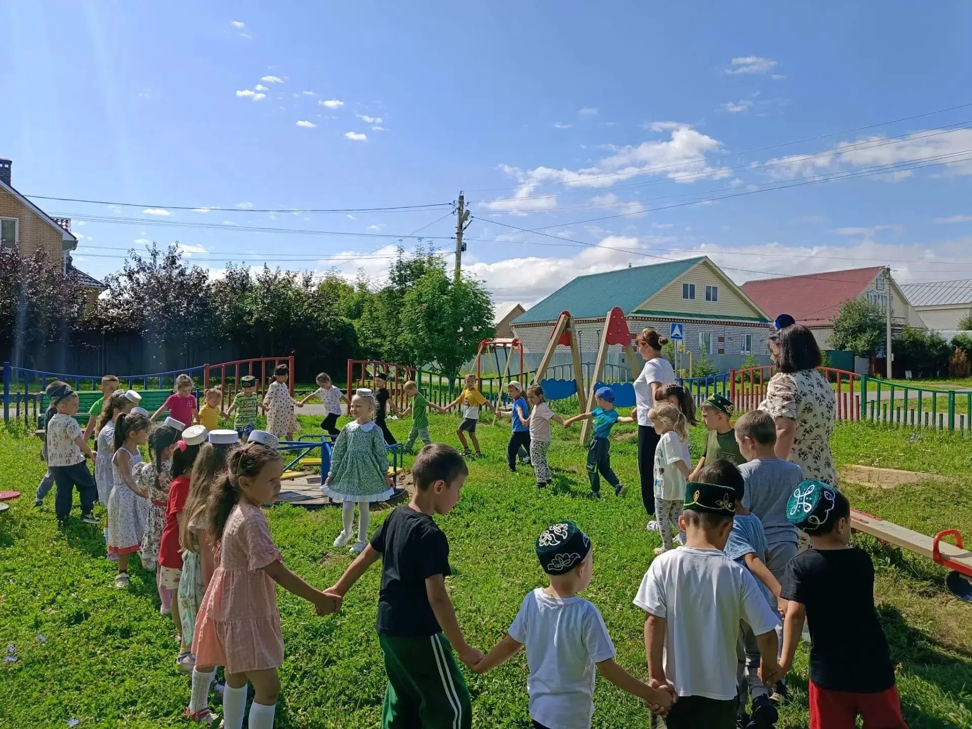 ⛅Проект "Лето в Татарстане" продолжается. Сегодня воспитатели "Арского детского сада √8...