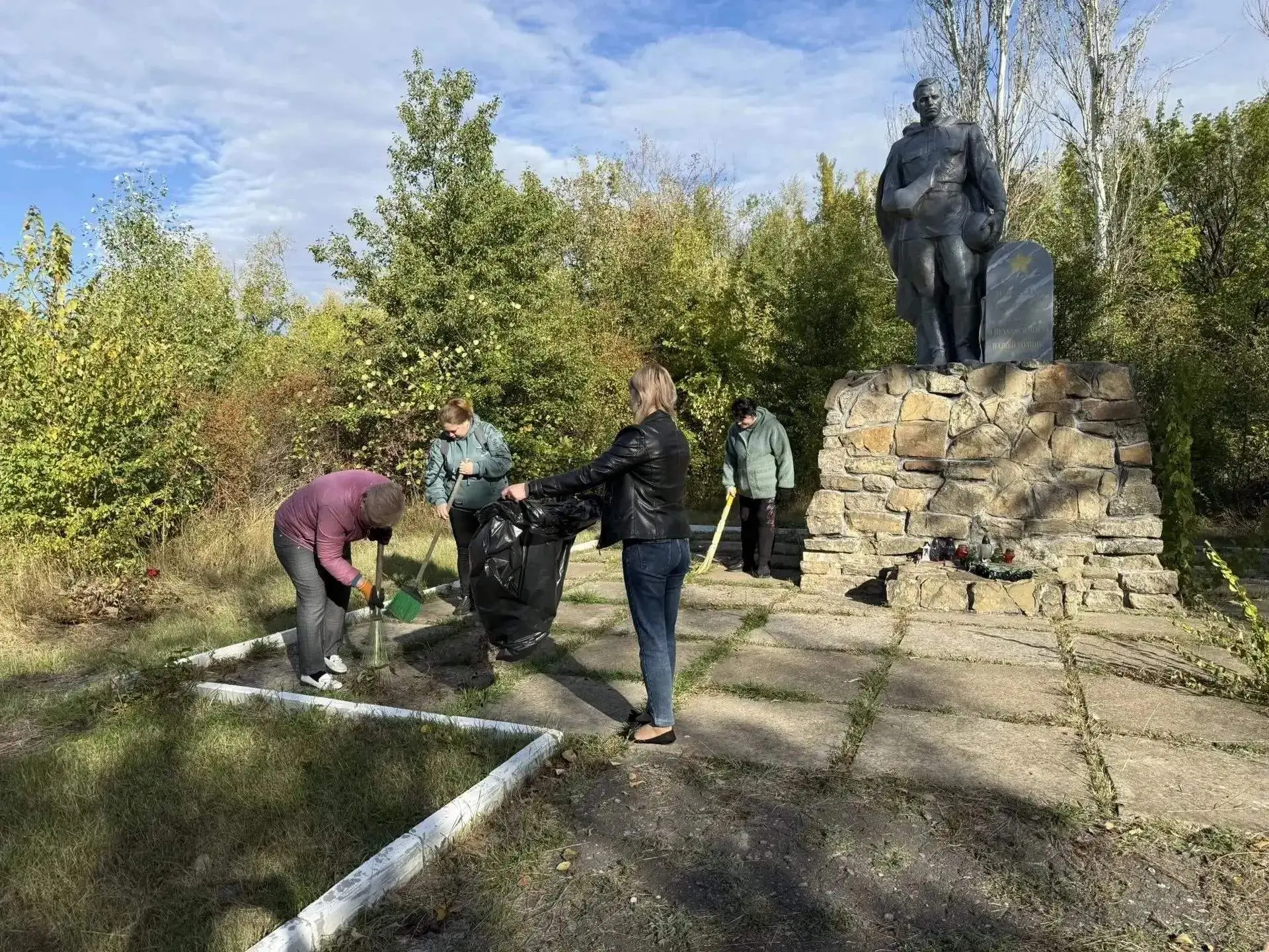 🧹 В Советском районе прошёл общегородской субботник