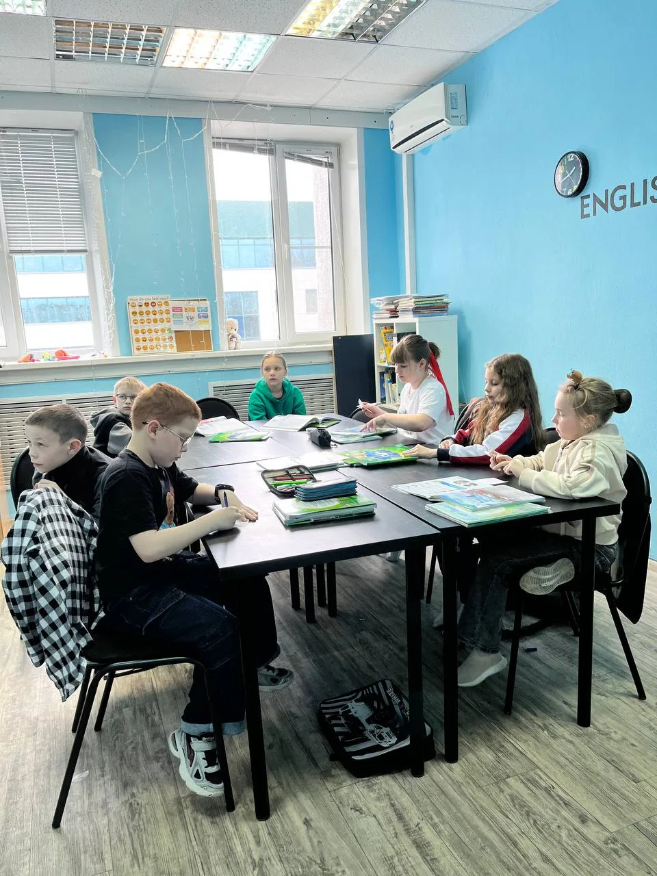 На занятиях с группой третьеклассников мы активно отрабатывали Present Continuous. Учен...