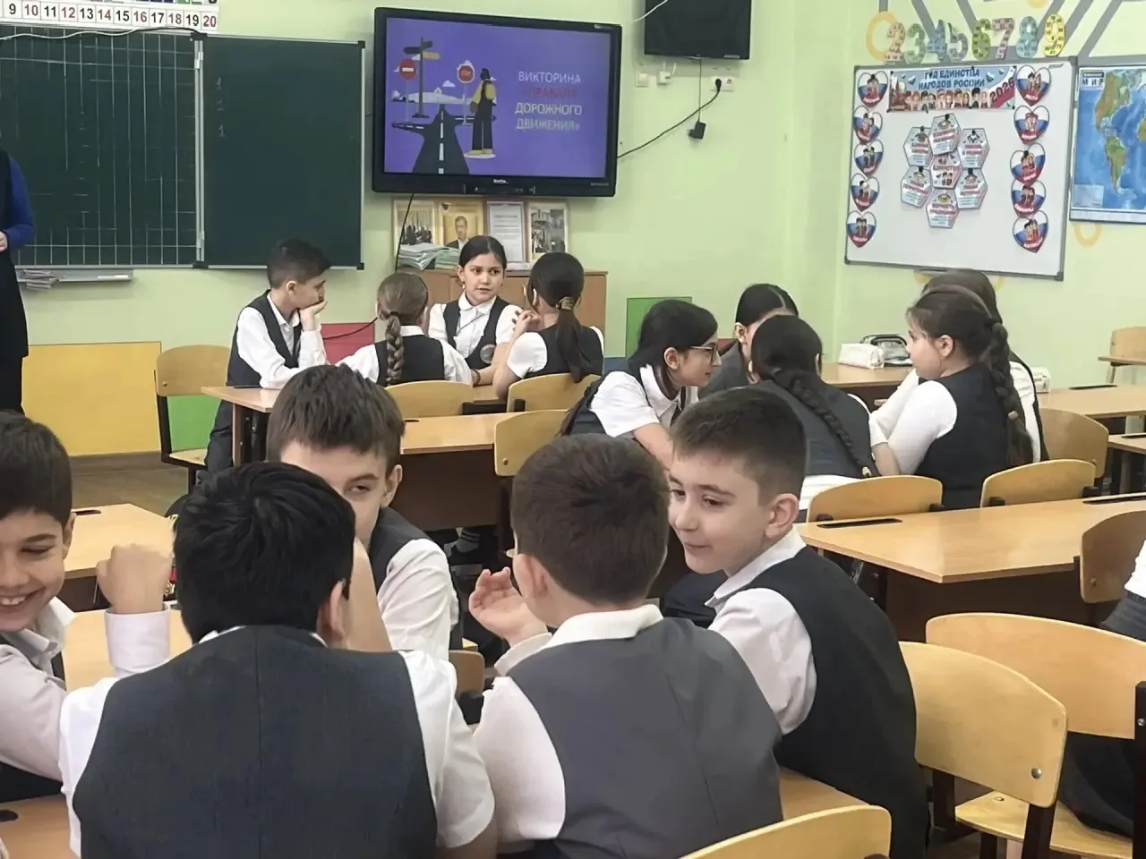 🚦Дорожная грамотность: мероприятие по ПДД в 4 «В» классе  В 4 «В» классе прошло мероприятие по прави