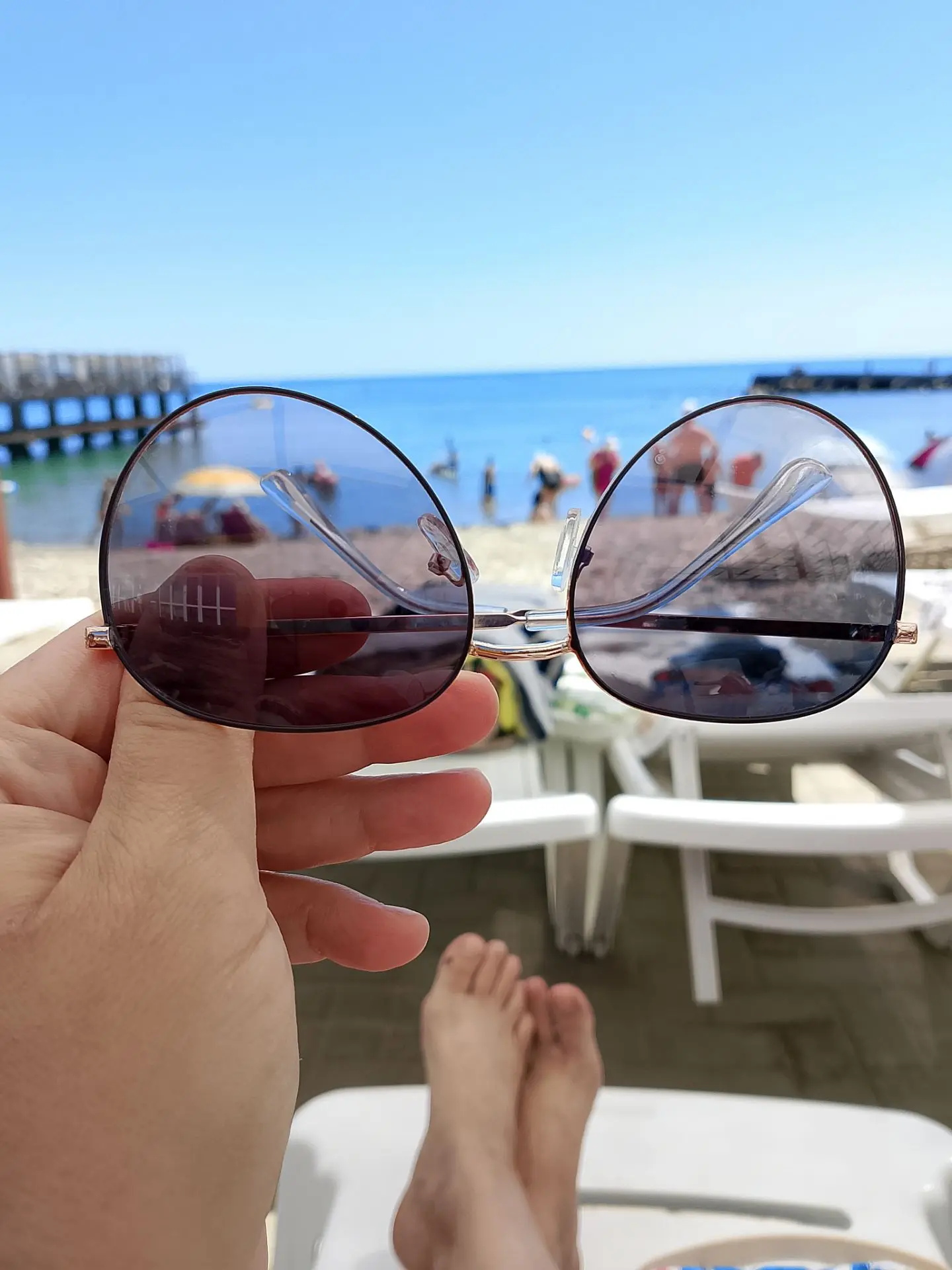 Неонец-то я лежу 😎
