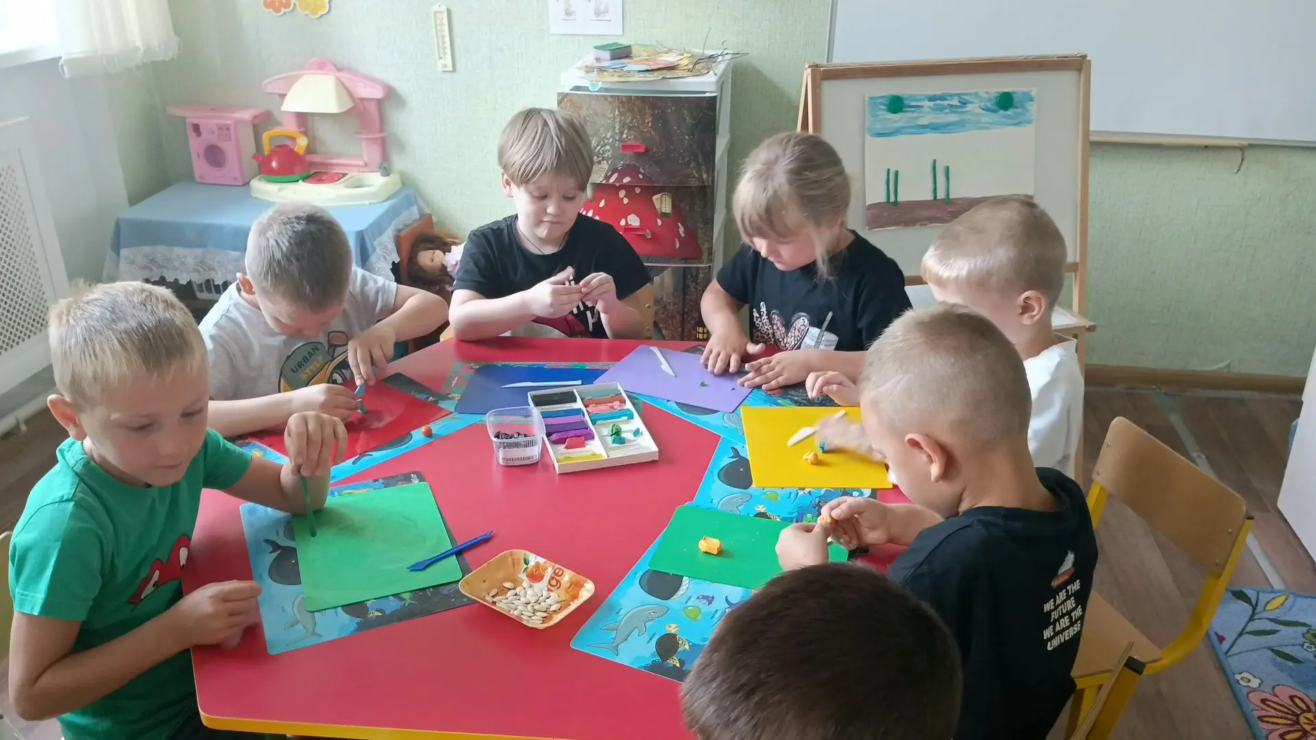 В Подготовительной группе  занятие по художественно-эстетическому развитию: Лепка - «Пл...