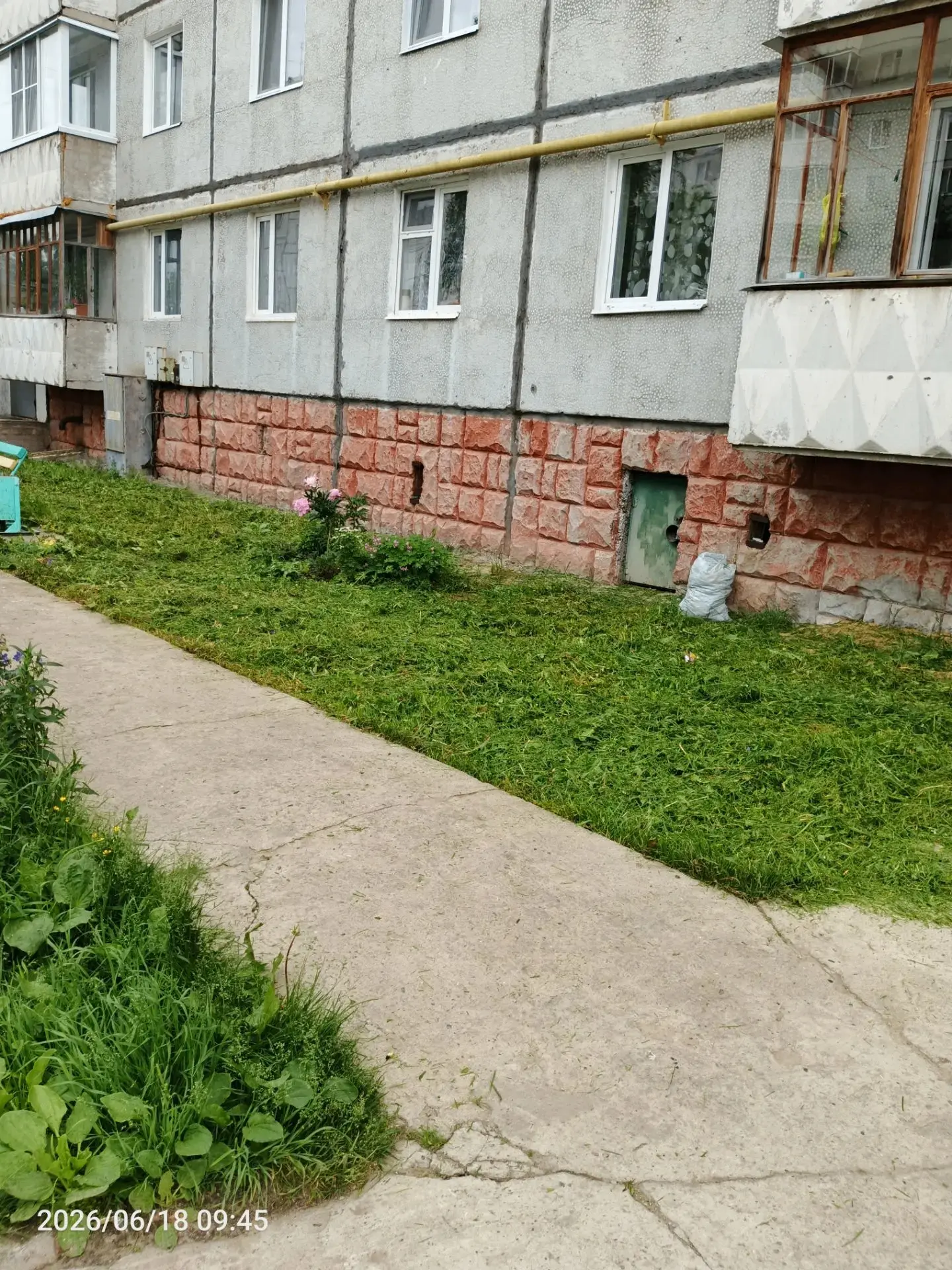 🌿Поддерживаем порядок на придомовой территории!

Сотрудники ЖЭУ-5 продолжают работы по покосу травы