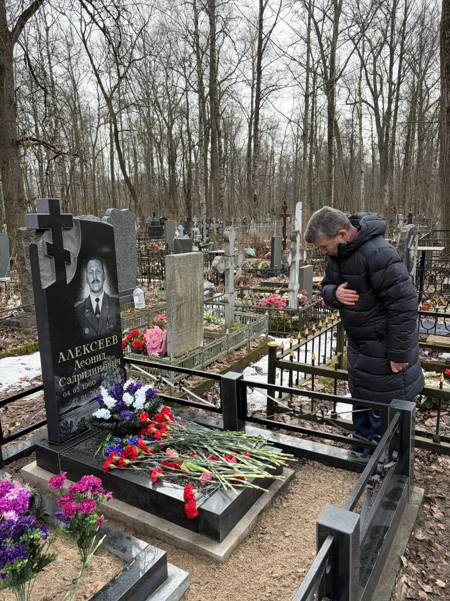 Сегодня на Серафимовском кладбище Санкт-Петербурга прошло торжественно-траурное мероприятие, посвяще