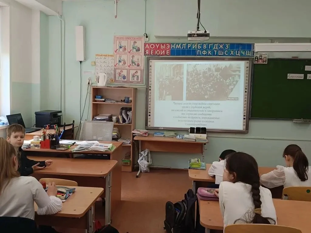 🌟 Сегодня у 2 Б класса проходила важная тренировка по сигналу «захвата заложников» 🚨�...