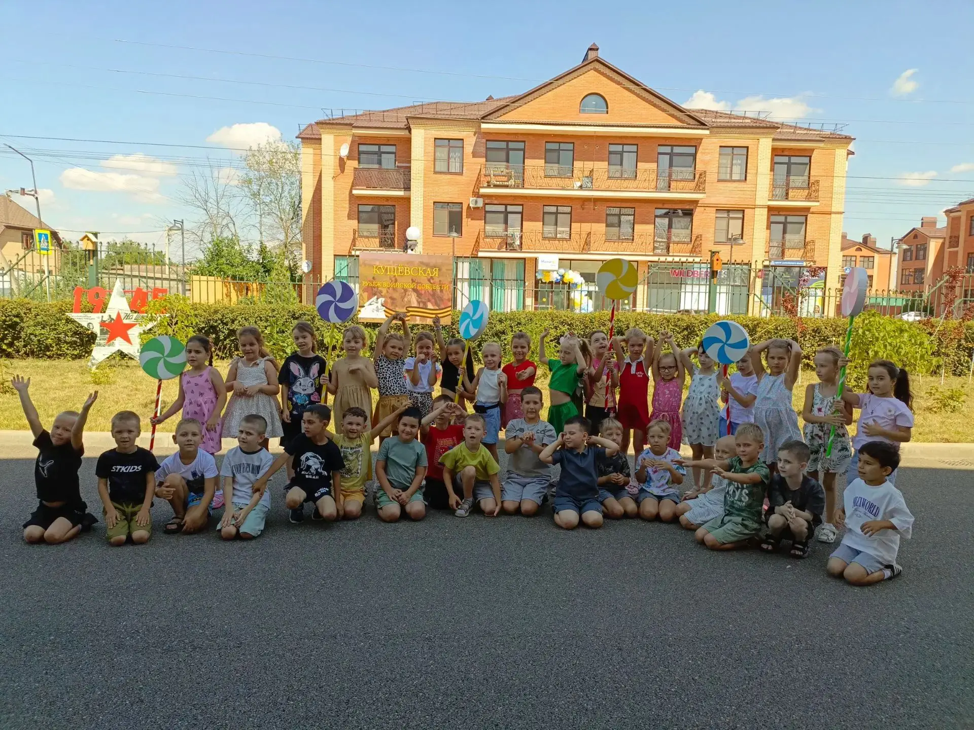 Познавательно- игровая программа  "Праздник сладкоежек"🍭🎂🍭была организована для восп...
