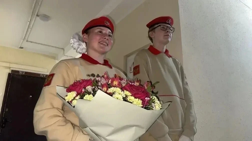 «Парад у дома ветерана»  🇷🇺 6 мая 2026 года ученики и педагоги нашего округа стали частью важного со