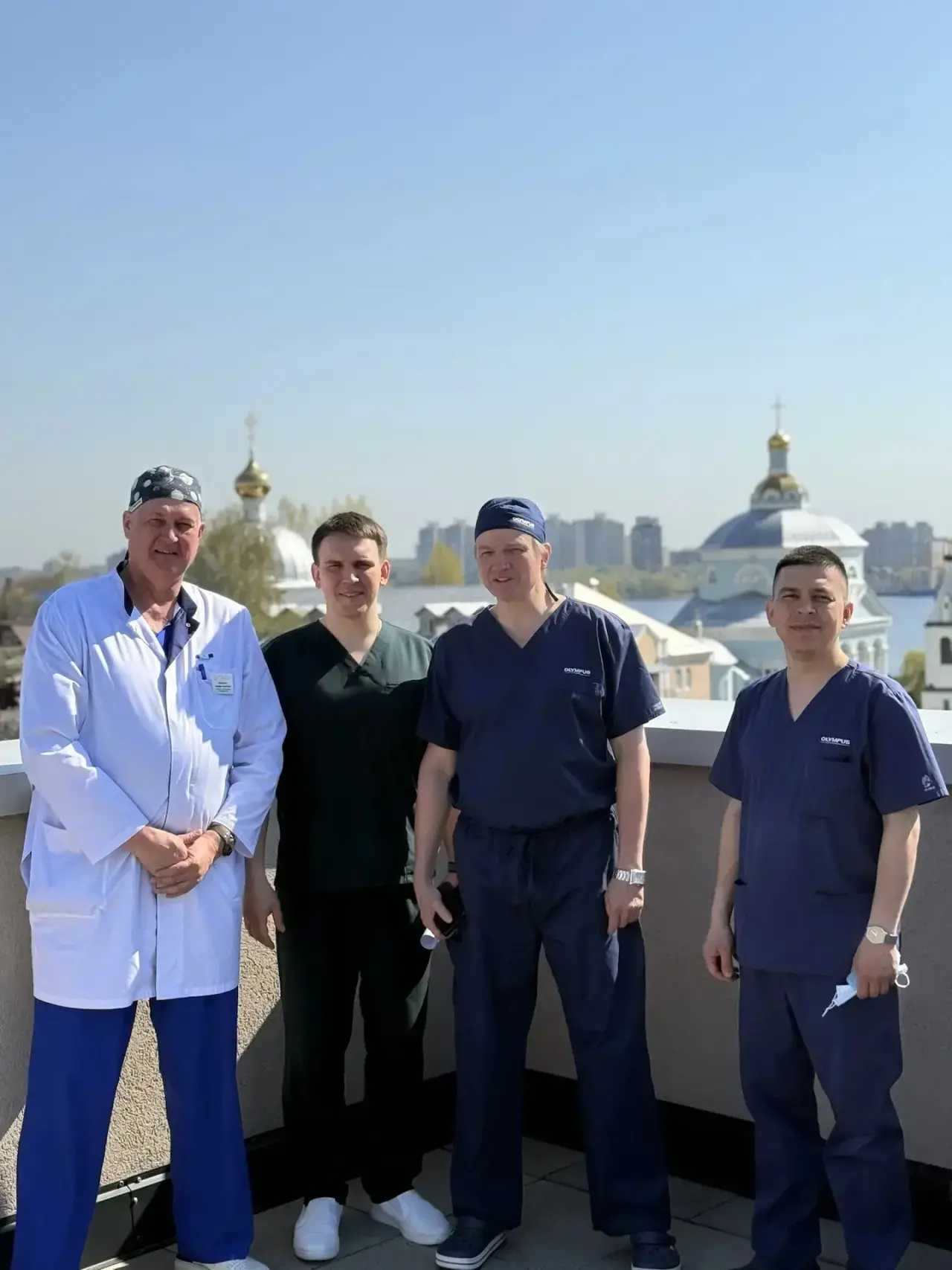 ➡️ Порядка девяти (!) часов в операционной провел накануне наш гость из Москвы – доктор...