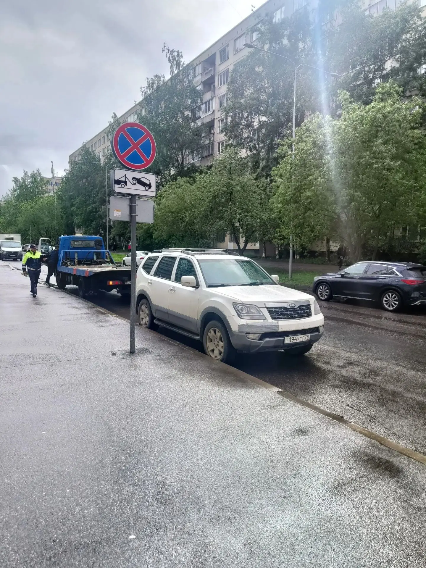 Хотелось бы в очередной раз напомнить всем соседям, что с улицы Кустодиева, напротив по...