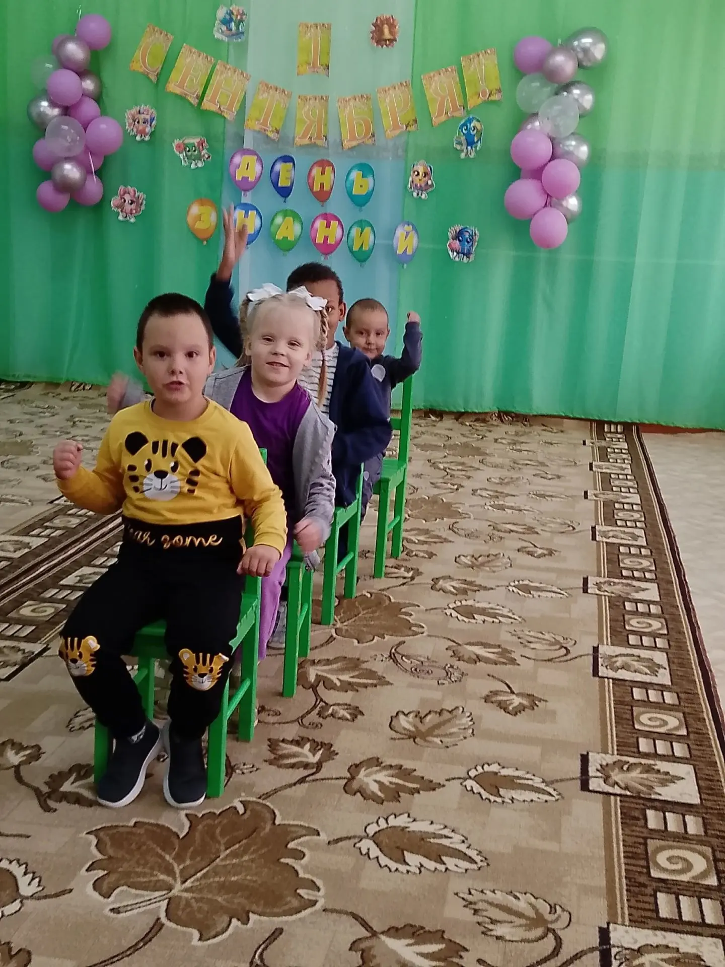 С Днём знаний, наши маленькие звёздочки! 🌟Сегодня в нашей дошкольной группе прошёл сам...
