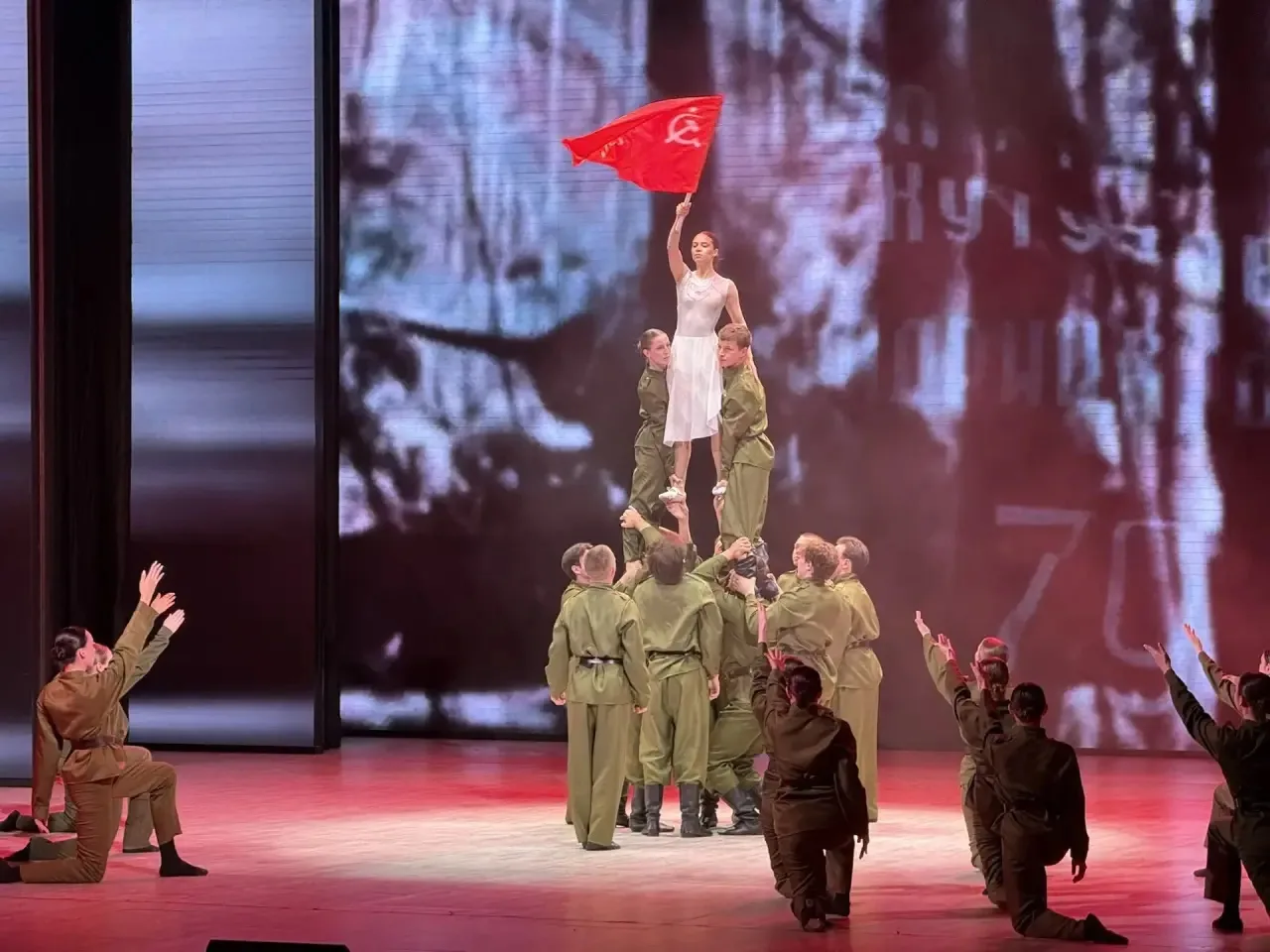 🇷🇺 Юнармейцы школы №7 — на закрытии фестиваля «В единстве — сила»!

7 июня в Ставропольском Дворце