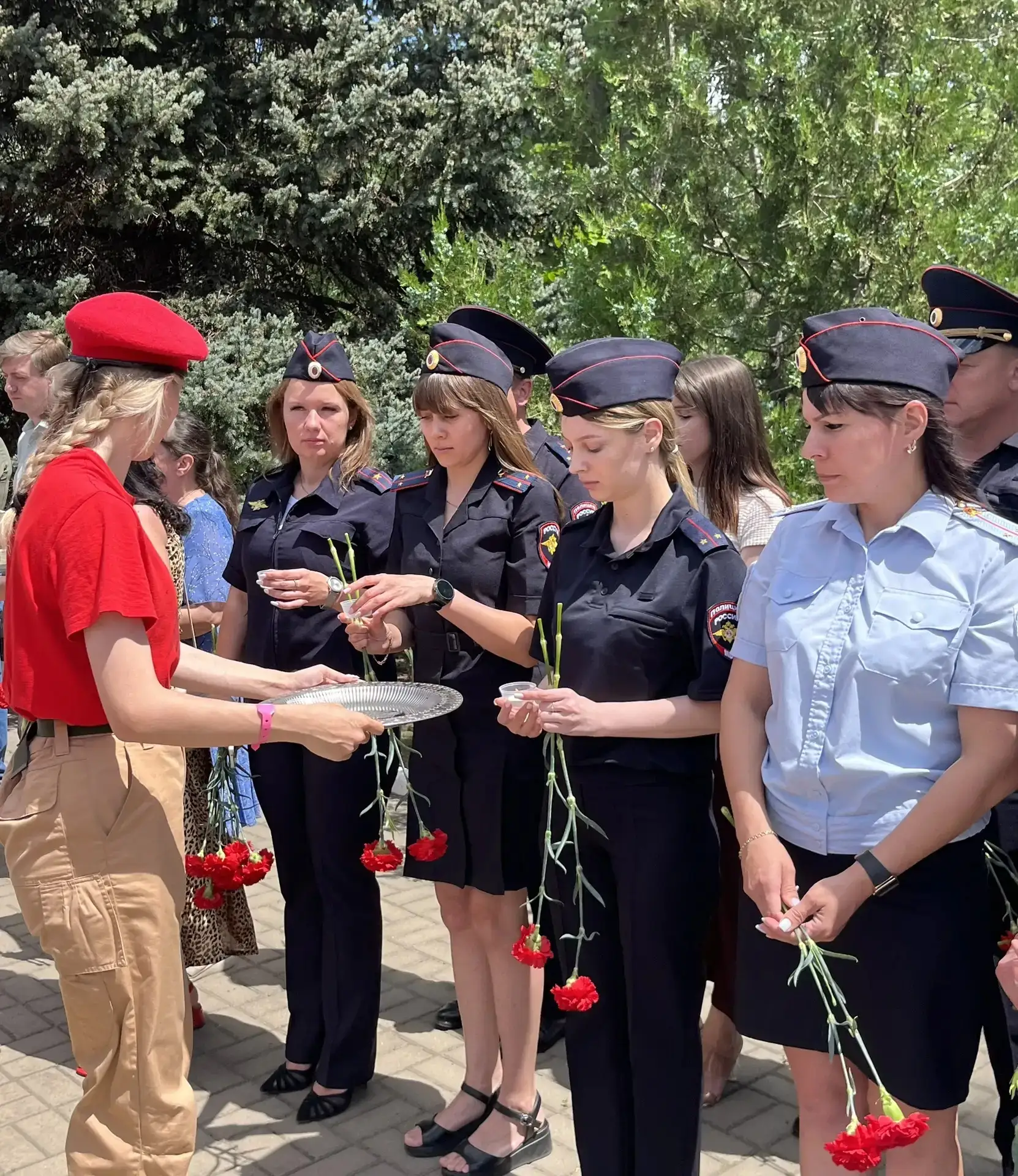 Сегодня у Мемориального комплекса Воинской Славы на площади Труда состоялась акция «Свеча памяти», п