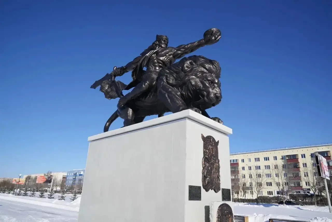 Прошлым летом в Учалах появилась новая достопримечательность – памятник Урал-батыру.  Ко всему, что 