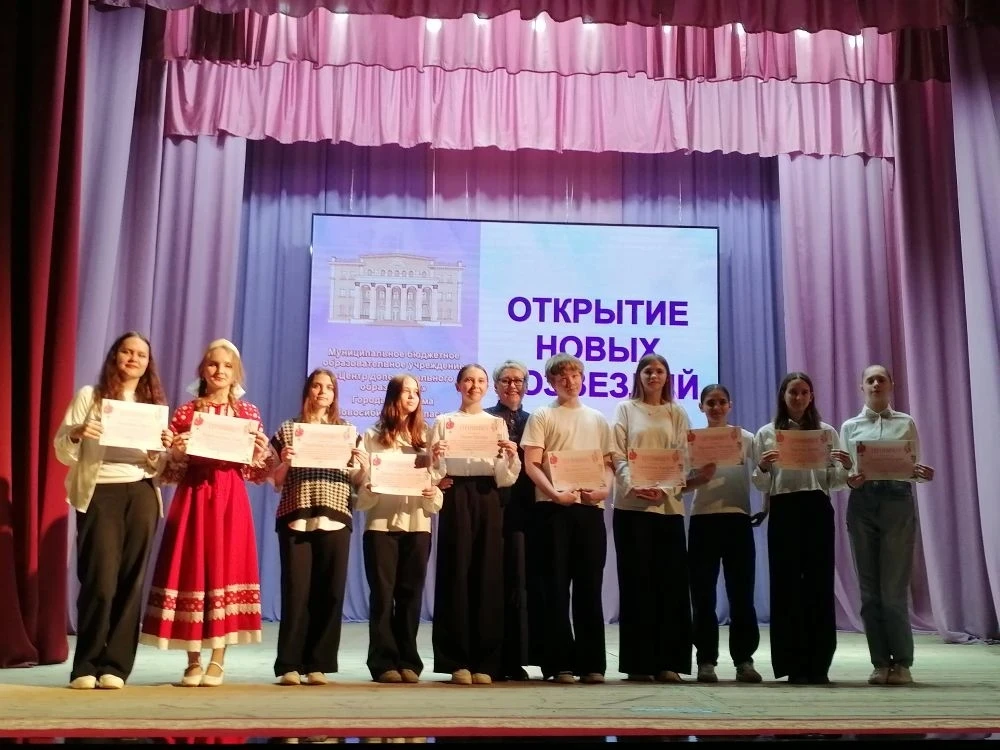 🥳Ура-а-а! Наши замечательные ученицы из МАОУ КШИ № 12 успешно завершили курс «Флористи...