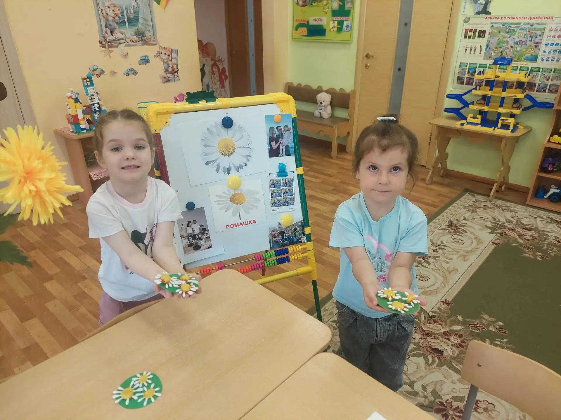 Ромашка, ромашка, белый лепесток! 💐

Воспитанники дошкольного отделения нашей гимназии объединились