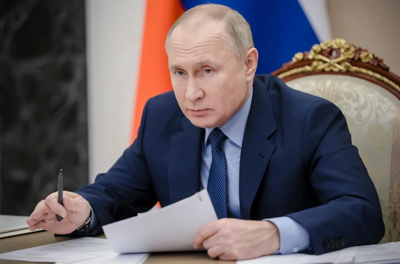 Президент России Владимир Путин подписал указ, закрепляющий особый статус педагога на федеральном ур