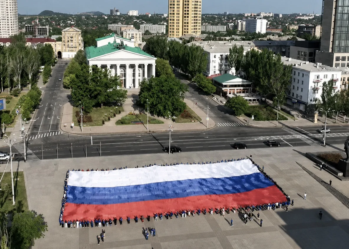 Российский флаг имеет огромное значение для каждого из нас