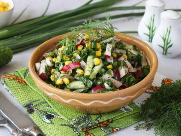 🥗 Салат с редиской, огурцом и кукурузой