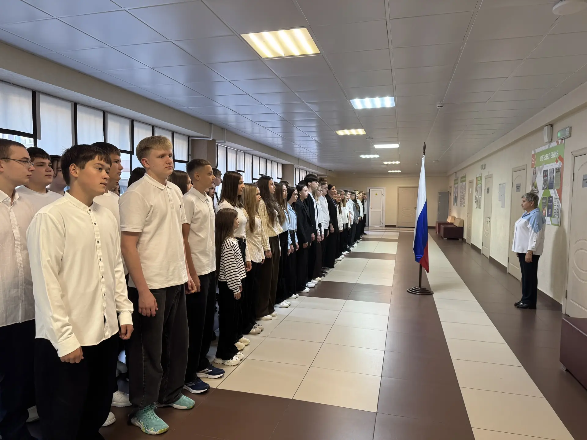 Понедельник в нашей школе начинается с главного!