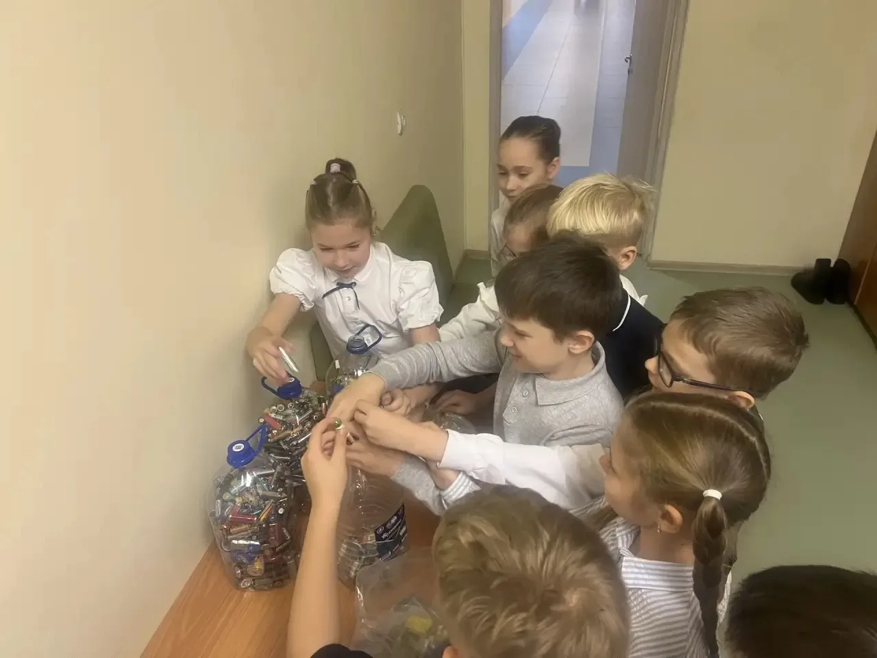 ⭐️ Второе место в акции "Принеси батарейку — спаси ежика": поздравляем школу №57! ⭐️  Уважаемые учен