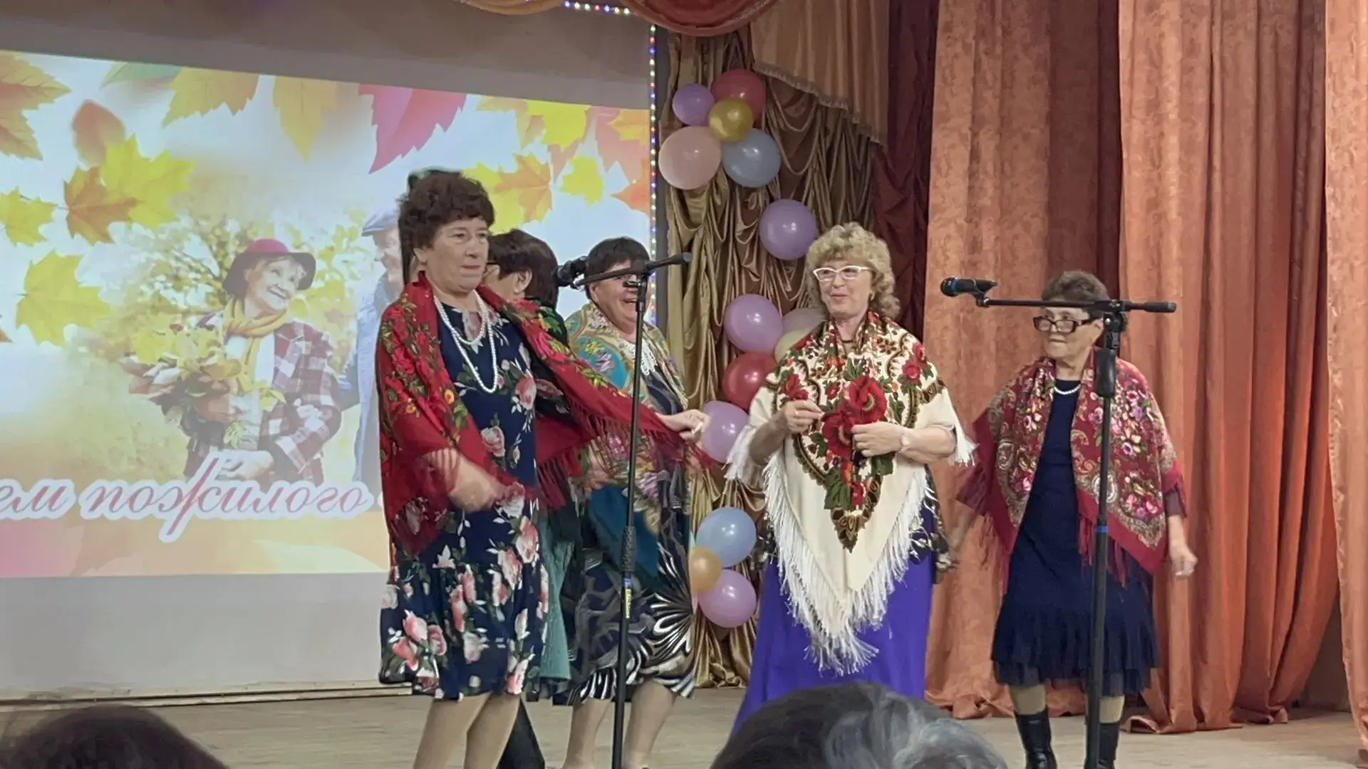 «Возраст — не беда, коль душа молода!»: Как в Новоорловске отметили День пожилого человека