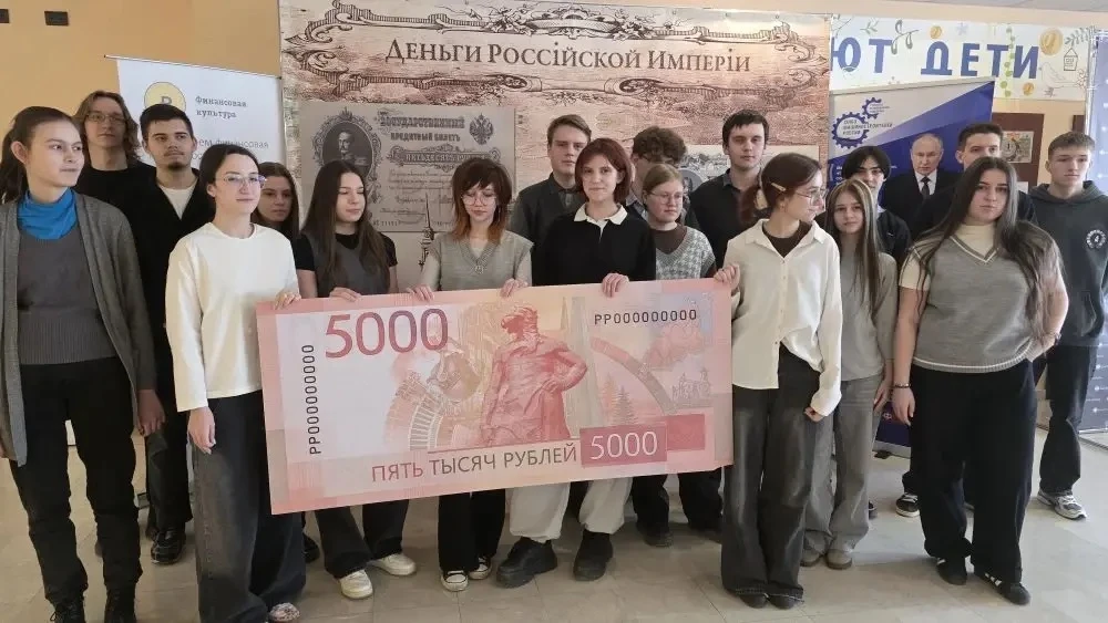 ✨ Путешествие в историю финансов: ученики 10Б и 11А посетили музей Банка России! ✨  В рамках акции «