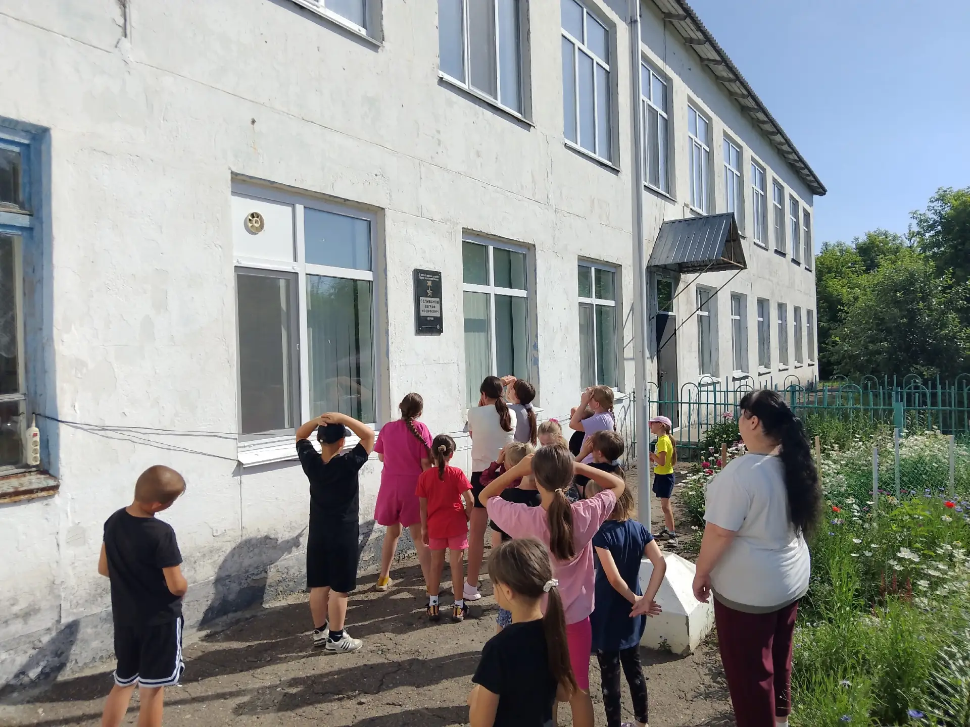 День 10

Сегодня был памятный день, в нашем лагере прошла акция «Свеча памяти», как одно из мероприя