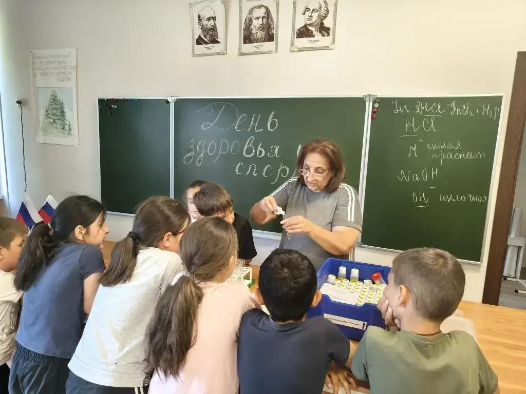 «День здоровья и спорта» прошел в летнем пришкольном  лагере "Солнышко".               ...