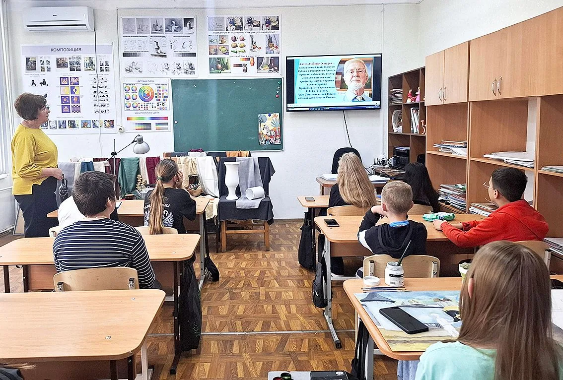 ЛИТЕРАТУРНЫЙ ДИАЛОГ С АЙТЕЧЕМ ХАГУРОВЫМ    В Северском ДШИ им. И. Н. Салтовца прошла встреча  «Литер