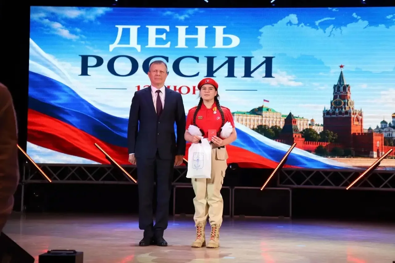 🇷🇺 Я люблю тебя, Россия!

Сегодня на большой сцене ЦДК прошёл праздничный концерт, посвящённый Дню