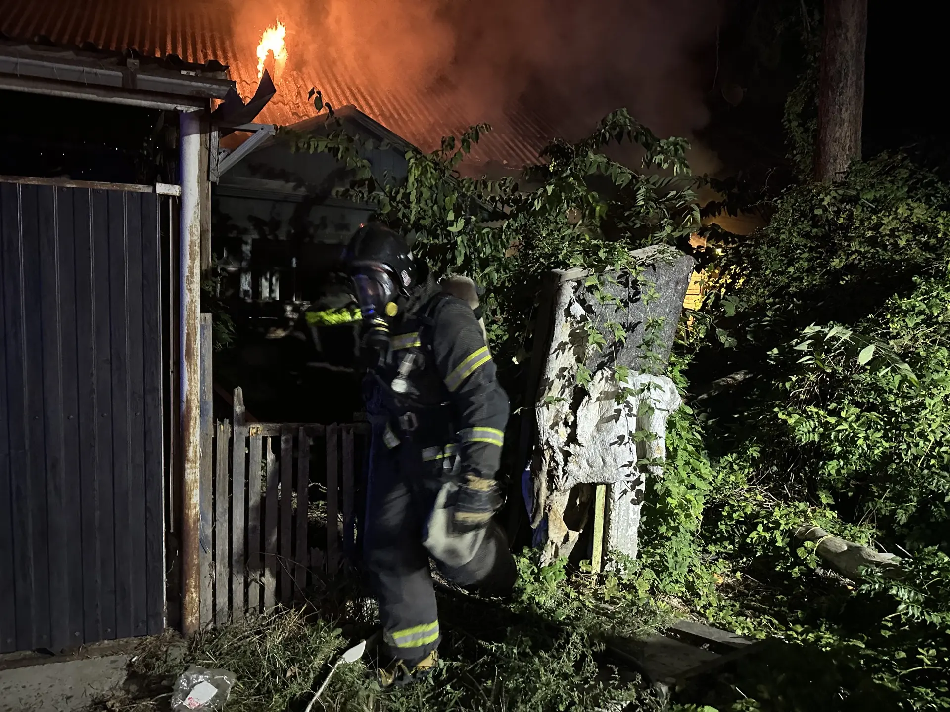 🚒 В Кропоткине потушили пожар в жилом доме на улице Бульварной