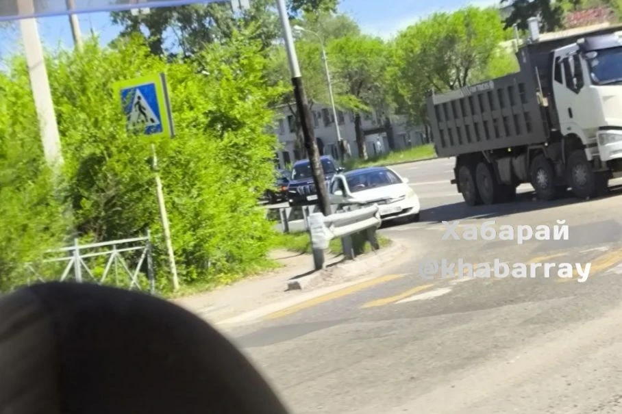 Столкнулись грузовики

Сразу два ДТП с участием грузовиков произошли сегодня утром в Хабаровске на п